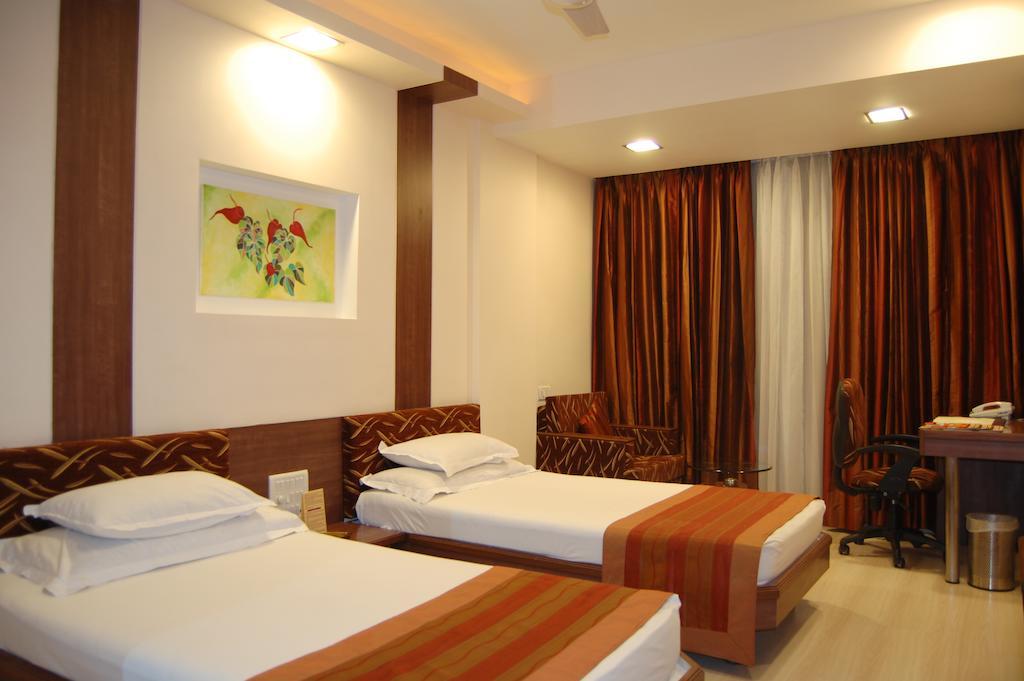 Shreemaya Hotel Indore Buitenkant foto