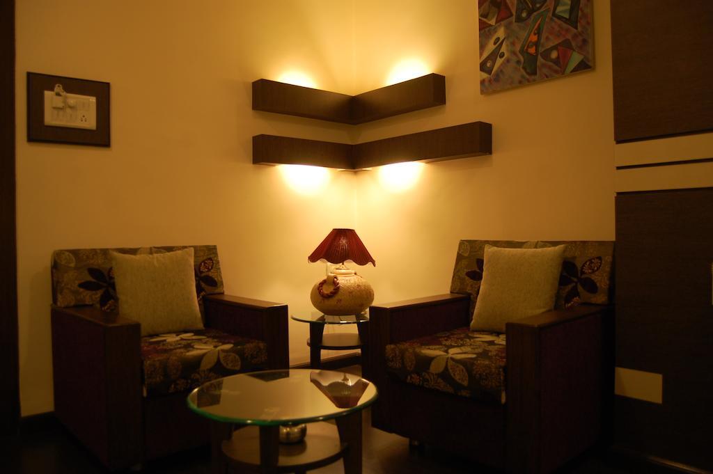 Shreemaya Hotel Indore Buitenkant foto