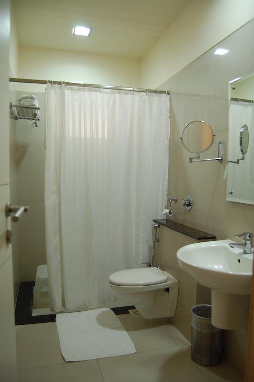 Shreemaya Hotel Indore Buitenkant foto