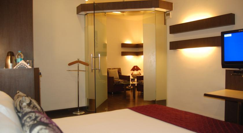 Shreemaya Hotel Indore Buitenkant foto
