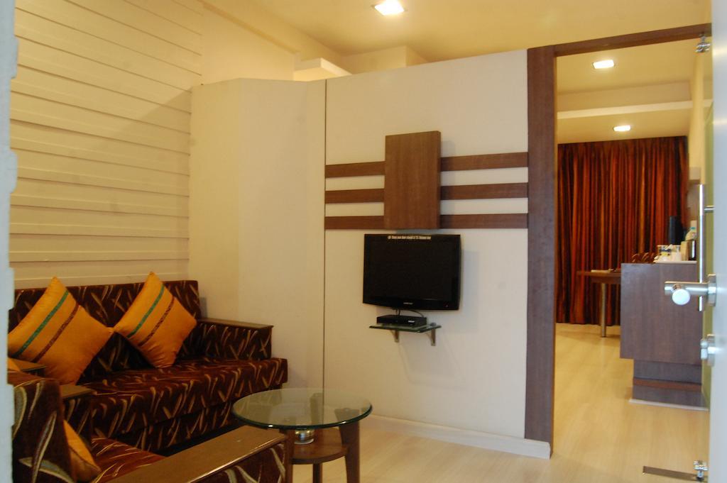 Shreemaya Hotel Indore Buitenkant foto