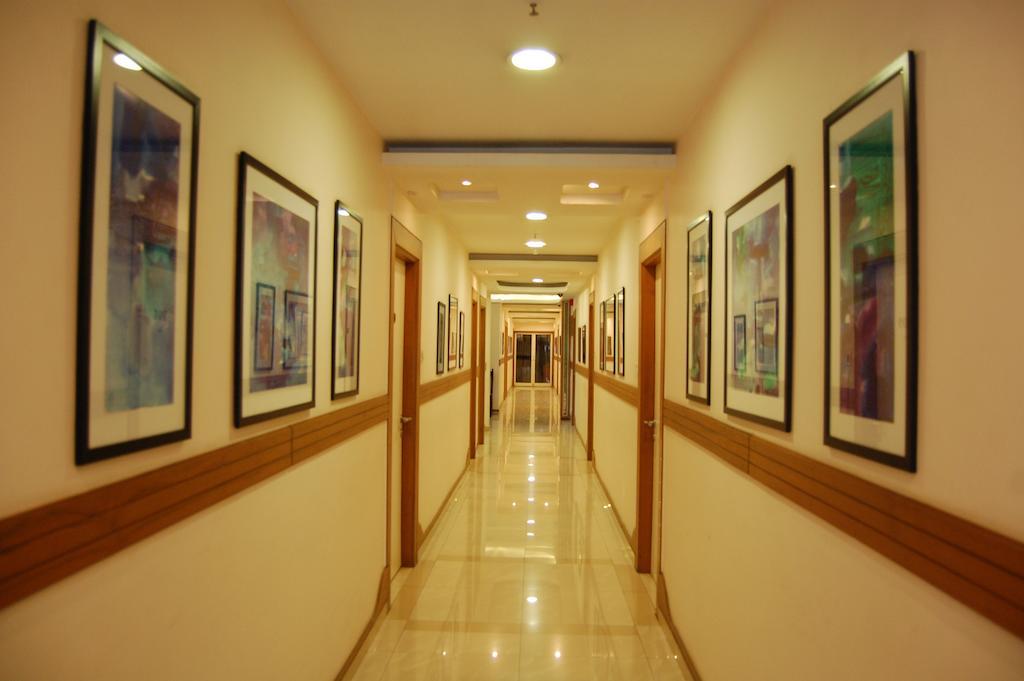 Shreemaya Hotel Indore Buitenkant foto