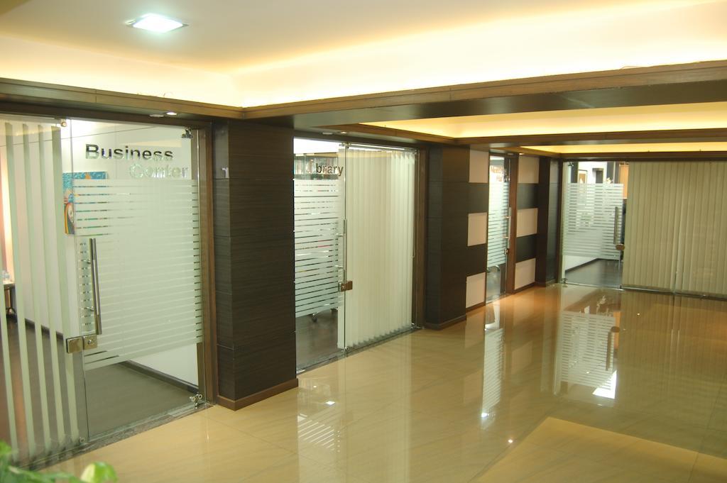 Shreemaya Hotel Indore Buitenkant foto
