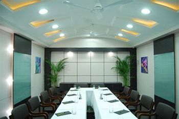 Shreemaya Hotel Indore Buitenkant foto